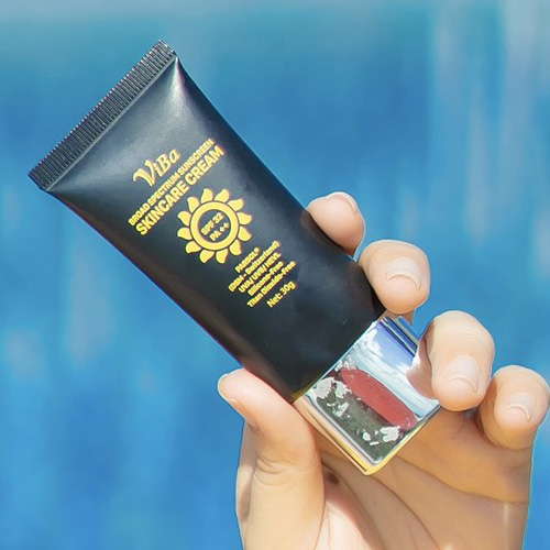 Kem chống nắng phổ rộng dưỡng da SPF 32 PA++