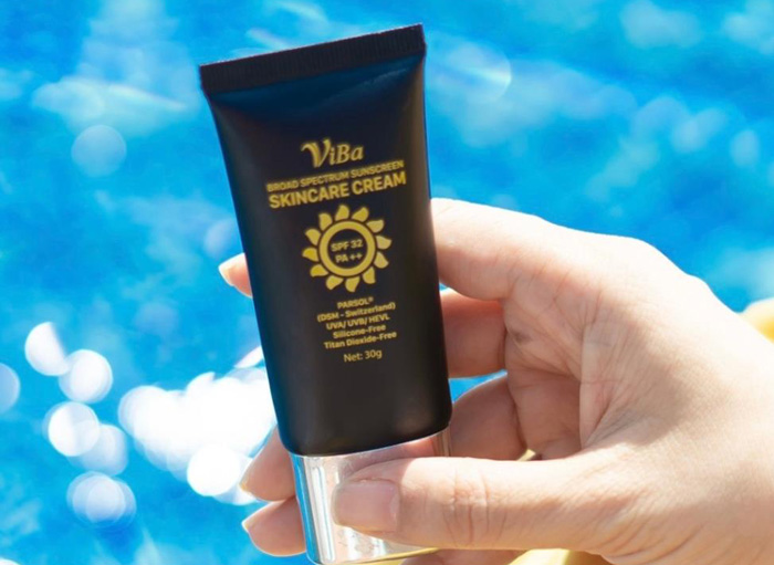Kem chống nắng phổ rộng dưỡng da SPF 32 PA++